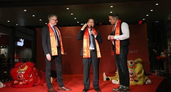 说明: “一带一路上的乌兰牧骑”德国上演“欢乐春节”